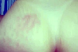 loira novinha de quatro dando gostoso no cu