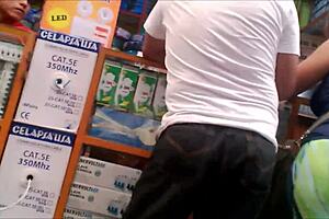 TREMENDO CULO voyeur scene 01