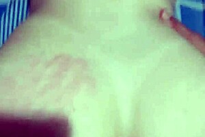 loira novinha de quatro dando gostoso no cu