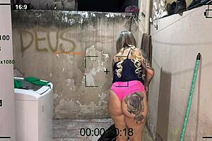 Contratei uma empregada vendo ela pelas c�mera ela � muito gostosa pessoalmente loira com shorts socado no cu � um tes�o