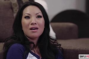 Boobs, ass, feet, steamy lesbian encounter from Asa Akira and Jessica Drake