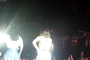 Watch Duo Anavitoria twerking deliciously in this hot lesbian Brazilian music scene