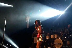 Watch Duo Anavitoria twerking deliciously in this hot lesbian Brazilian music scene