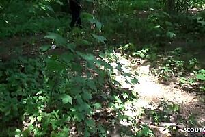 Jenny’s wild MMF threesome in Berliner Tiergarten with teen 18+ vibes! 🔥 Public fun awaits!