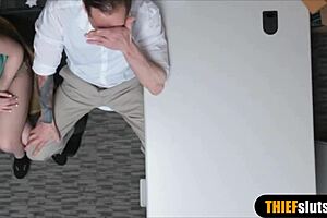 Gyanúsított csaj kefélve a mostohaapa mellett LP tiszttől