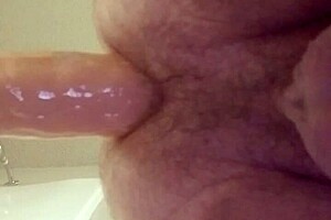 Gay Fits Large Dildo in Ass 😜