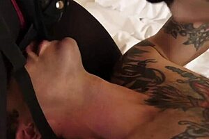 jasmine and charlotte pegging that hooker's ass so good 😈