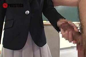 亚洲美女用大奶子深情口交