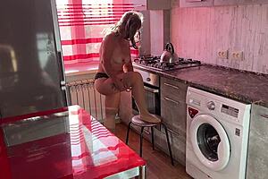Wow, a milf in stockings craves hard anal pounding on the kitchen floor!