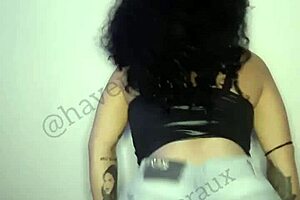 deveraux shaking her ass in dance