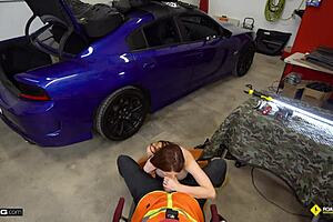 BIG TITS MILF GETS FUCKED BY HER CAR MECHANIC ON THE ROADSIDE