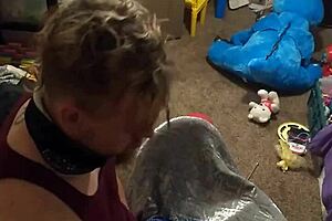 i'm bout to masturbate and fuck myself silly, feeling so horny right now!