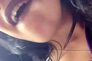 How the amateur Latina gets off in a ride sharing car