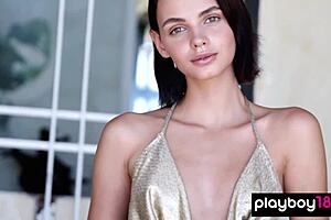 Lilit Ariel Posing Naked