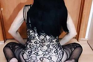 Milf wife in stockings masturbates her pussy 😏