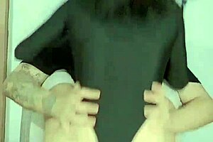 ワオ、オタクメイドコスプレ娘がチンポに騎乗！