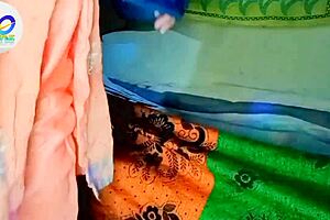 Desi 哥哥和妹妹在 Salwar Kameez 里操，伴随着大声印地语呻吟！