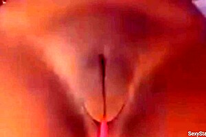 A mature woman with big labia vulva squeaky through blowjob on cowgirl