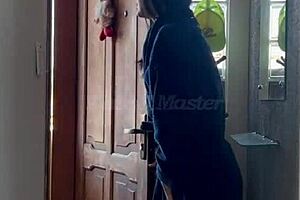 Novinha branquinha pays with pussy