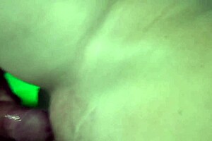 esfreguei o pau sem camisinha na casada velha e gozei dentro dela