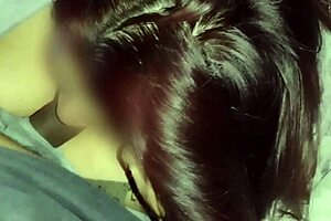 viendo pel�culas con mi vecino mientras le chupo la rica verga 😏