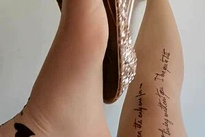 中国美女用丝袜和脚挑逗