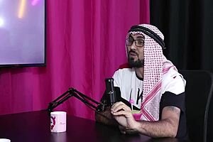 hoje ele é livre de preconceito e foi para um quarto com um casal se descobrindo bi mas o swing não é putaria - elquer carlos sheer red