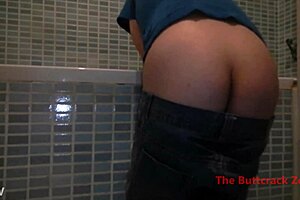 Home grown amatuer sex tape of a couple taking bath