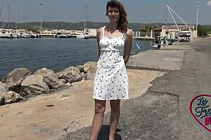 Melany Says, 'I'm a Slut Outdoors 😈'