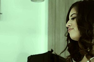 Gabriela Lopez twerks energetically in thick Latina behind the scenes