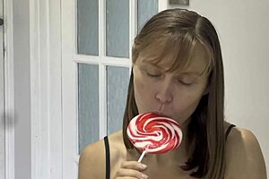 Best Dirty Talk Featuring Lolly Sucking with Sexy Vibes