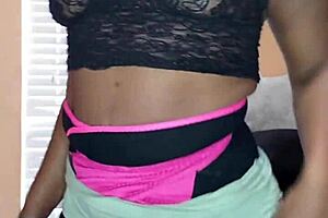 naejae, is that ass grinding on the pole?