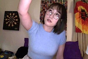 Slender Woman Squirts And Gets Creampied