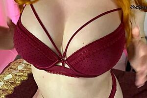 i'm posin on camera and masturbatin my pussy till orgasm