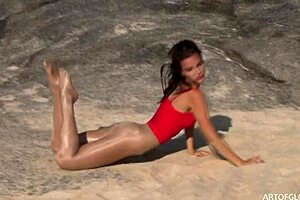 Monika in shiny pantyhose from artofgloss net