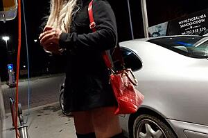 myjnia samochodowa com transsexual em publico outdoor