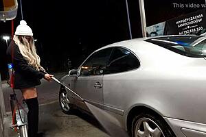 myjnia samochodowa com transsexual em publico outdoor