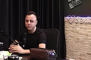 Freddy o rei do dogging fucks in doggystyle without condom in sheer red