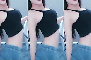 i saw this cute chinese girl dancing and her ass is so sexy shaking