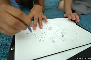 Babcia Milly kocha siadanie na twarzach młodych 18-letnich lesbijek