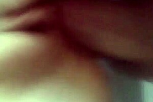 In quick homemade session, young milf receives anal creampie