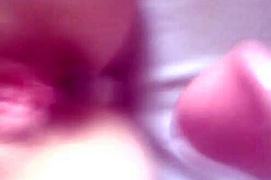 In quick homemade session, young milf receives anal creampie