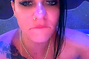 Thiara fox's sensual performance at fim de show in goiás