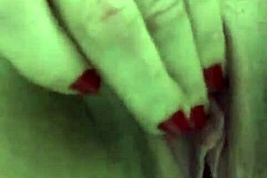 Sarada gozando na siririca