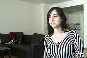 brooklyn strips down and enjoys her big natural tits 😍