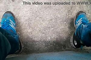 我忍不住想那个同性巴西人在树林里打飞机