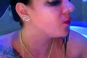 Thiara fox's sensual performance at fim de show in goiás