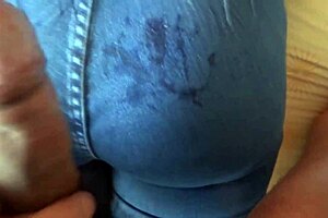 My spouse watches the maid's rear end where I pleasure myself