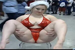 Chubby Blonde Shows Big Booty On Webcam