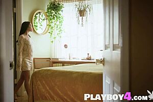 Petite teen Jane Wilde shows her big booty after posing 😍